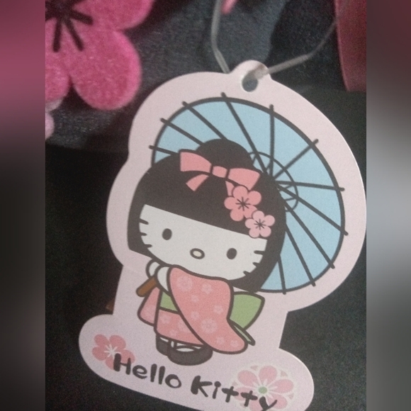 LIMITED EDITION Hello Kitty dressed in a traditional Japanese Kokeshi doll style - Picture 12 of 13